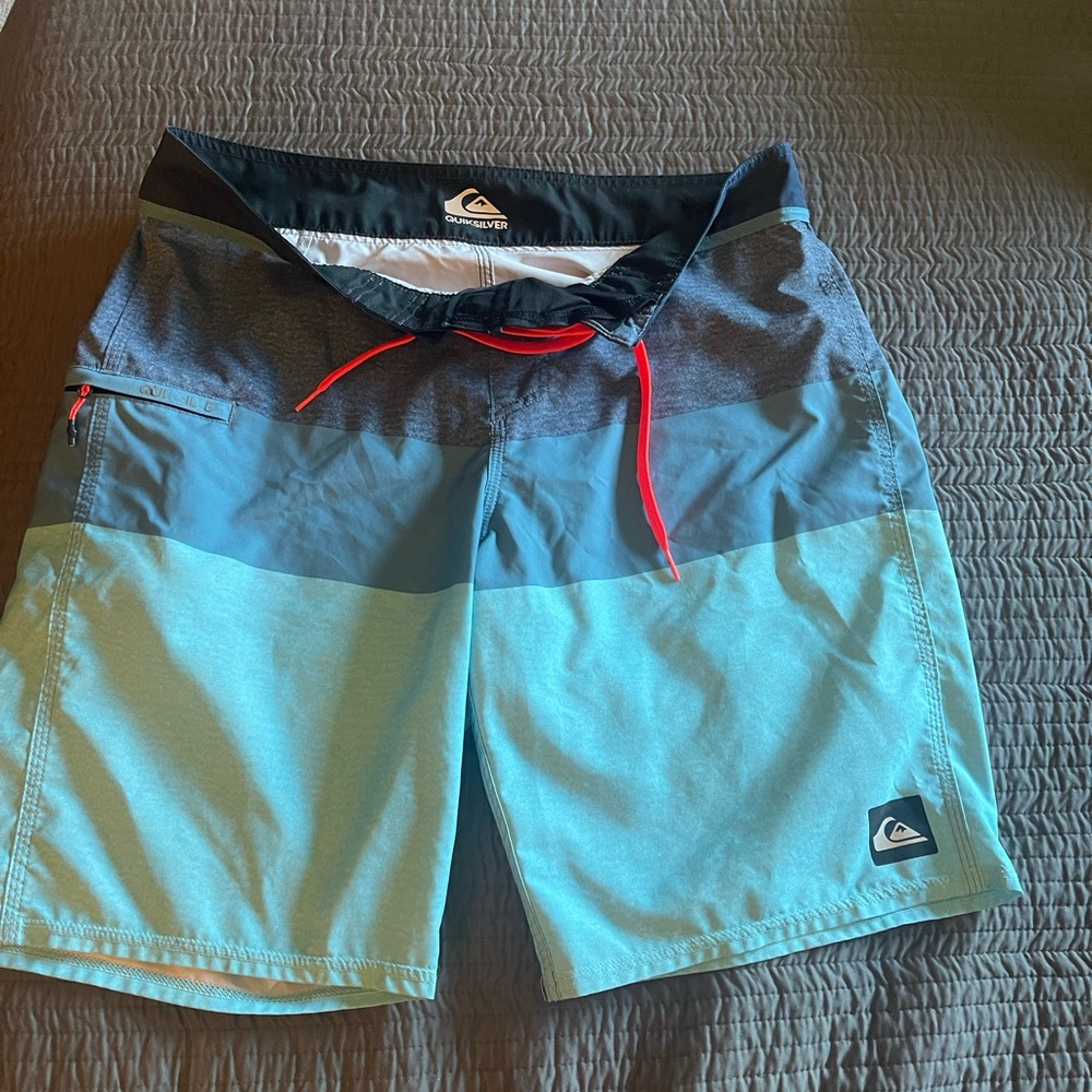 Quick silver surf shorts